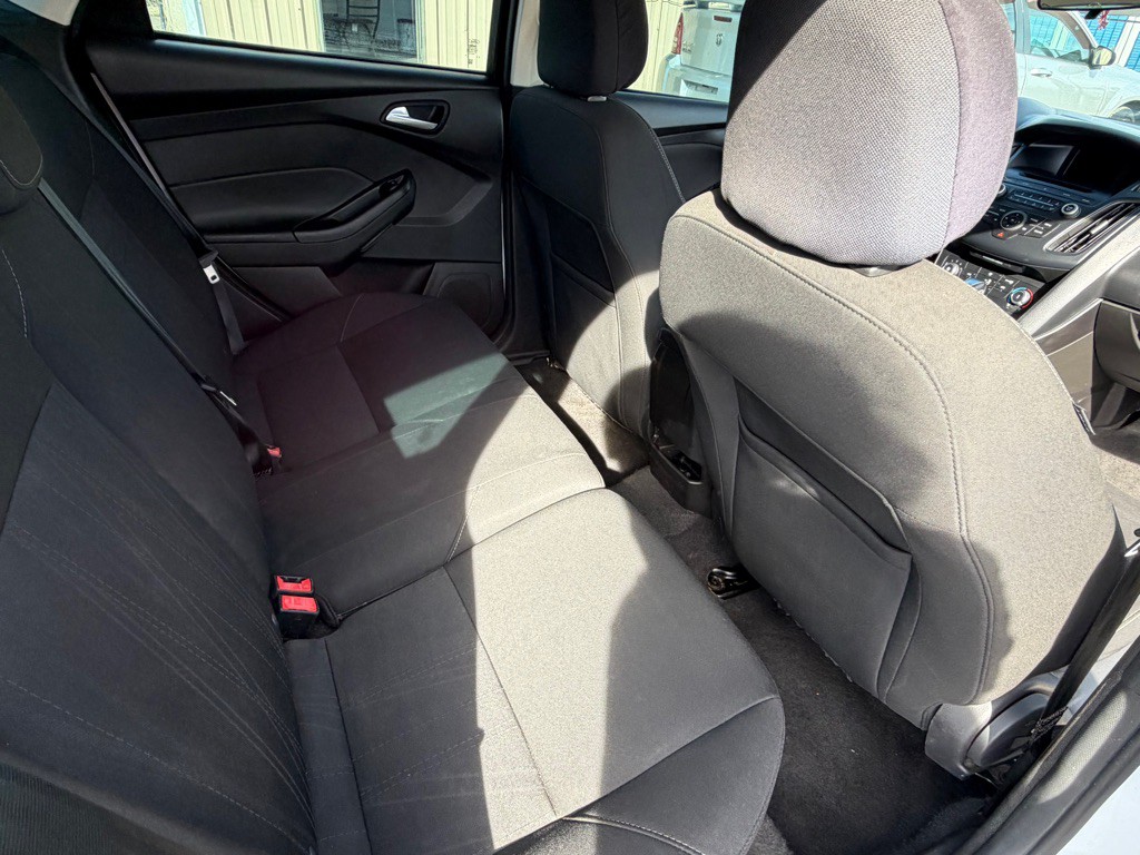 2016 Ford Focus Image 8