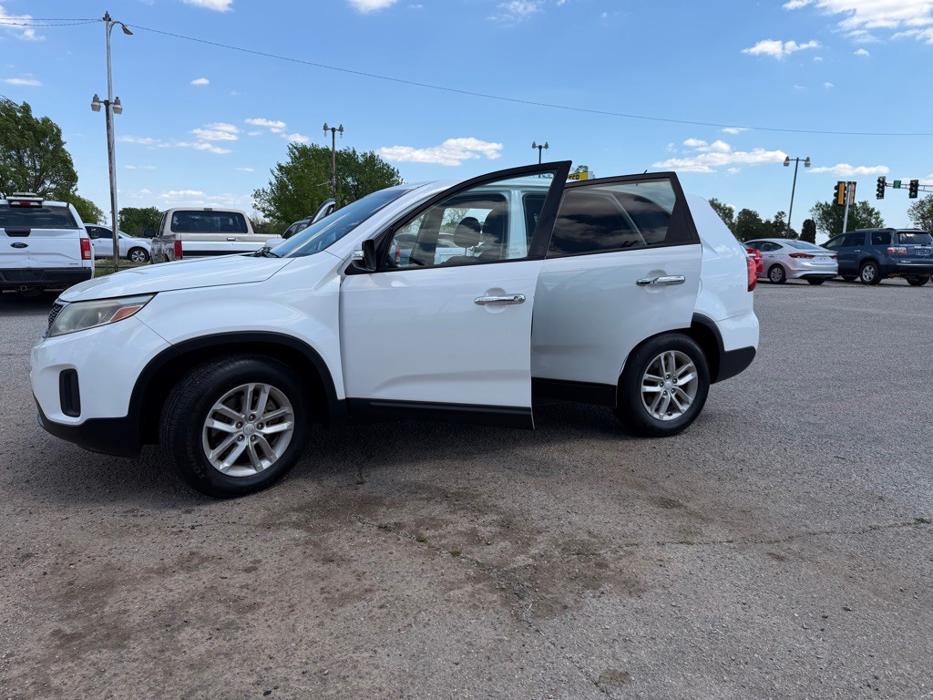 2015 Kia Sorento Image 2