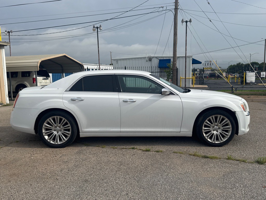 2012 Chrysler 300 Image 5