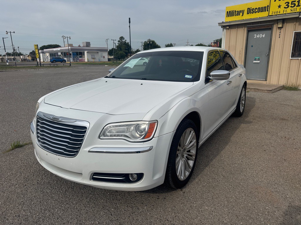 2012 Chrysler 300 Image 1