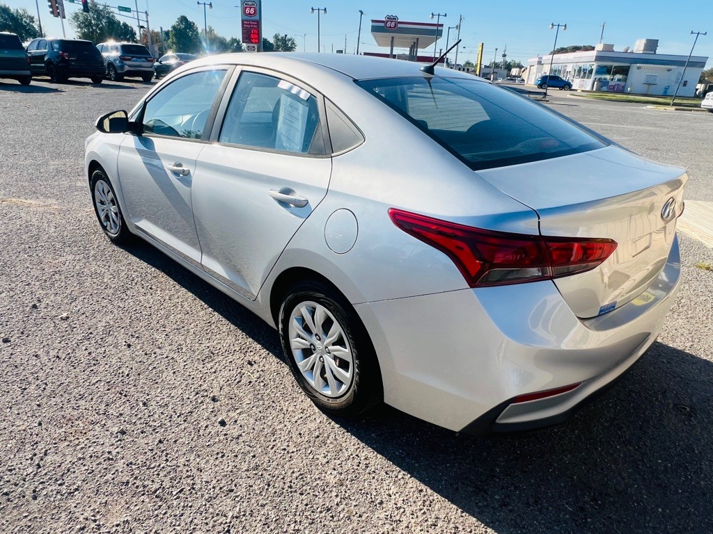 2019 Hyundai Accent Image 3
