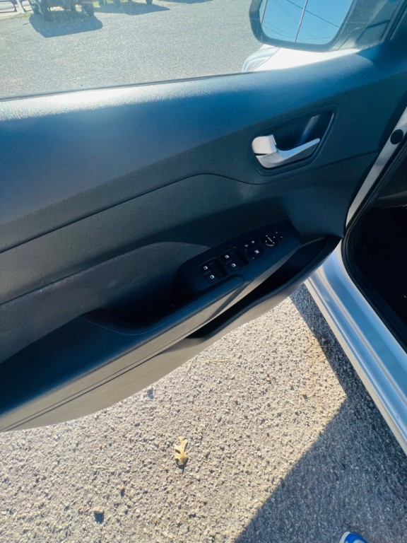 2019 Hyundai Accent Image 9