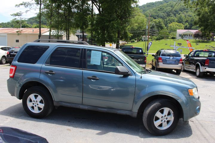2010 Ford Escape Image 2