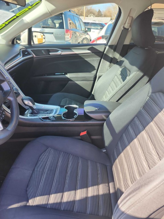 2016 Ford Fusion Image 9