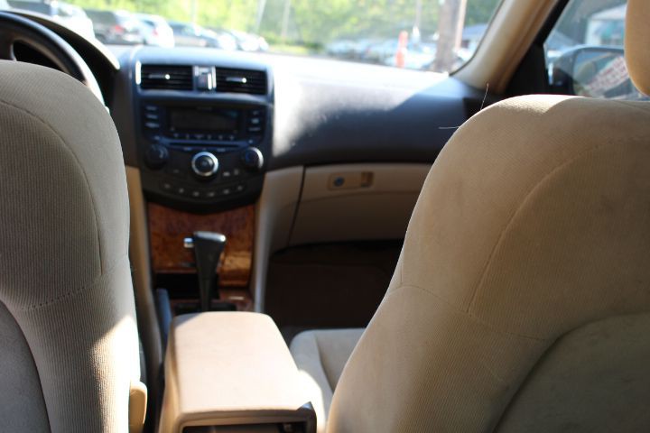 2005 Honda Accord Image 11