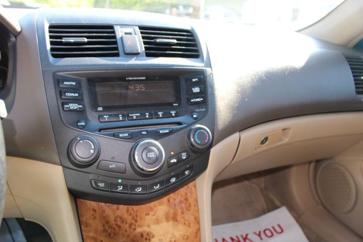 2005 Honda Accord Image 13