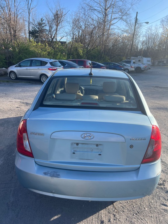 2011 Hyundai Accent Image 3