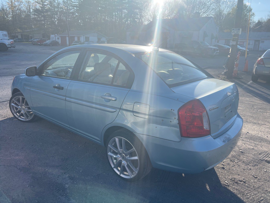 2011 Hyundai Accent Image 4