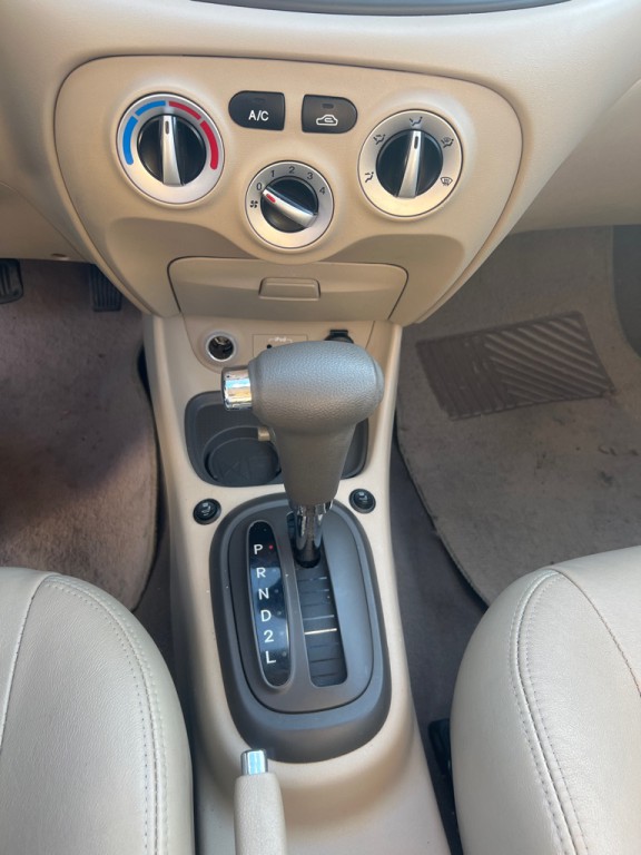 2011 Hyundai Accent Image 10