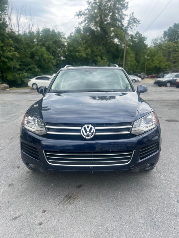 2013 Volkswagen Touareg Image 2