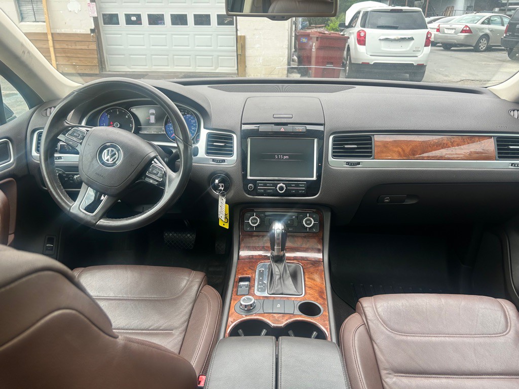 2013 Volkswagen Touareg Image 10