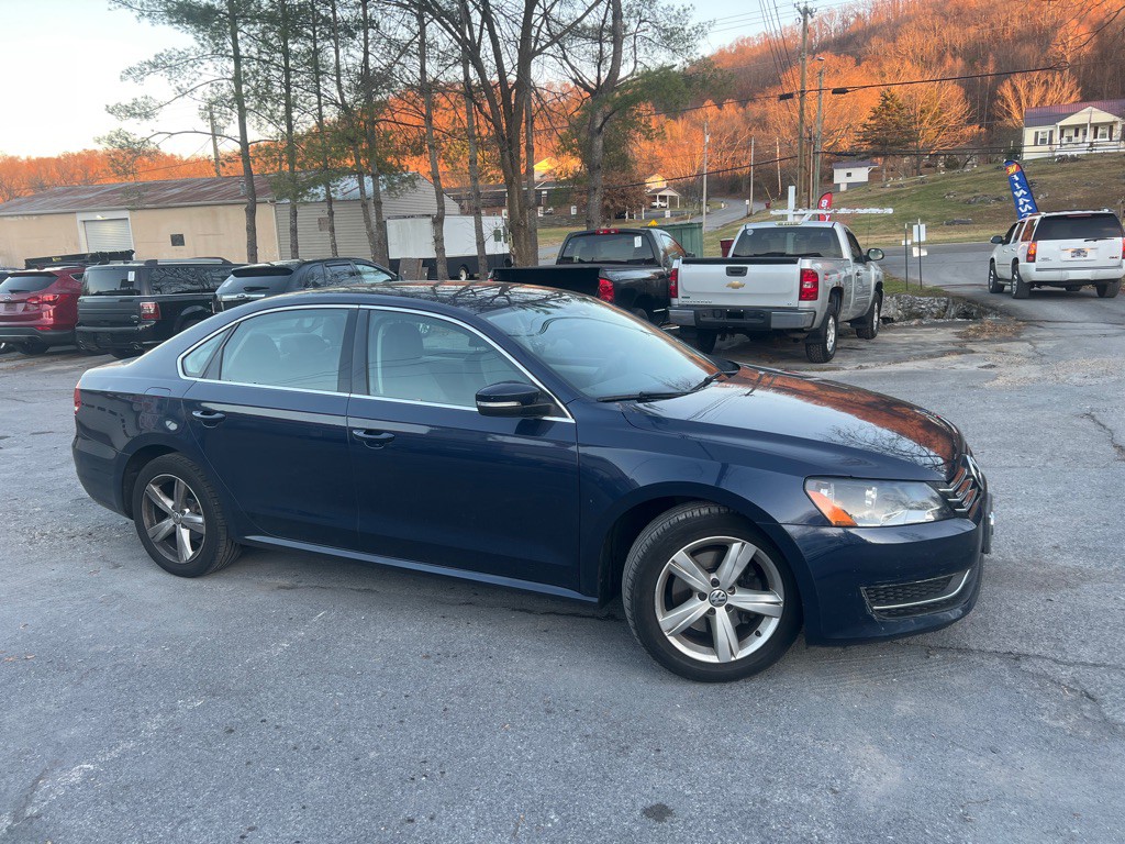 2013 Volkswagen Passat Image 2