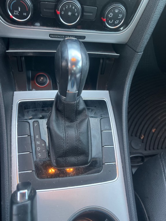 2013 Volkswagen Passat Image 9