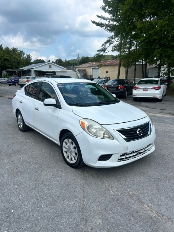 2013 Nissan Versa Image 3