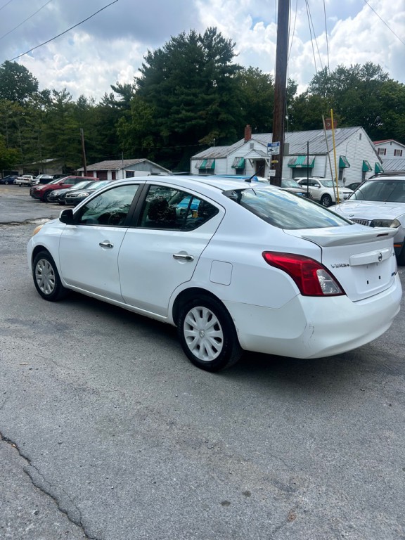 2013 Nissan Versa Image 6