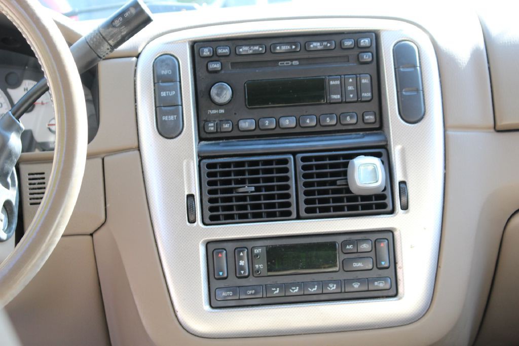 2004 Mercury Mountaineer Image 10