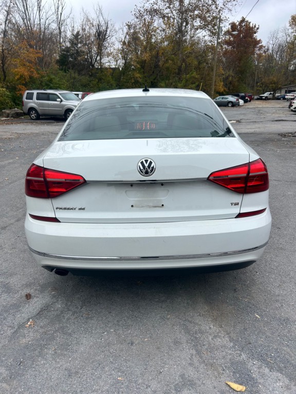 2016 Volkswagen Passat Image 4