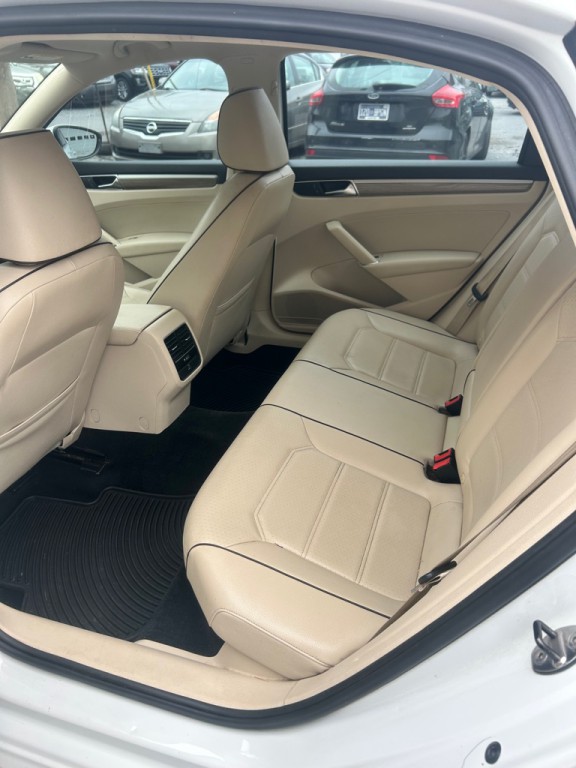 2016 Volkswagen Passat Image 5