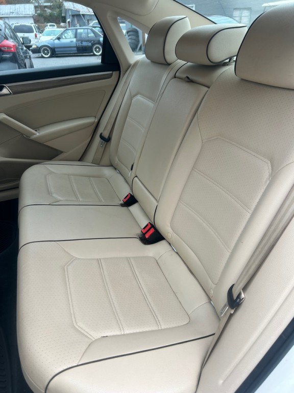 2016 Volkswagen Passat Image 6