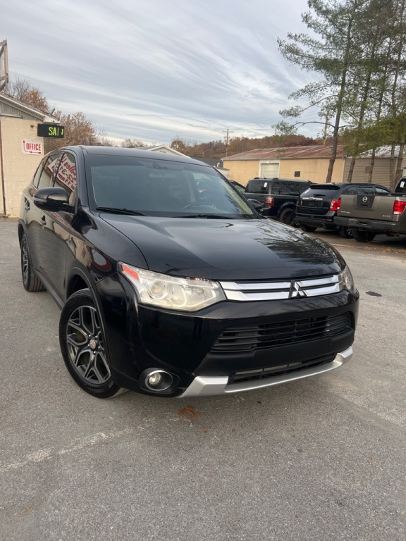 2015 Mitsubishi Outlander Image 2
