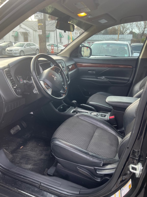 2015 Mitsubishi Outlander Image 5