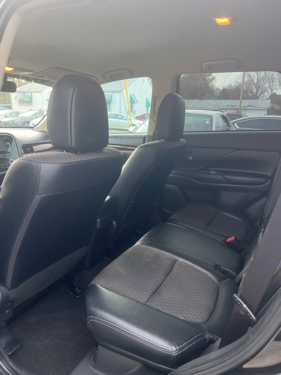 2015 Mitsubishi Outlander Image 6