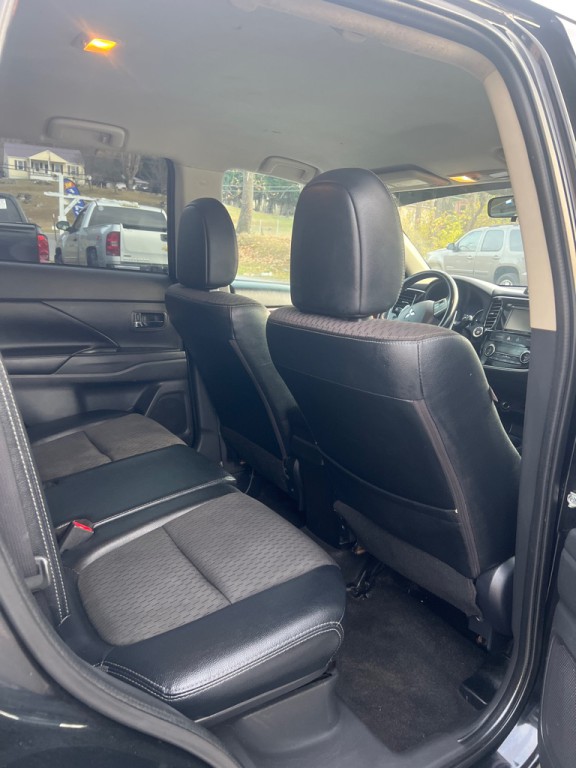 2015 Mitsubishi Outlander Image 8