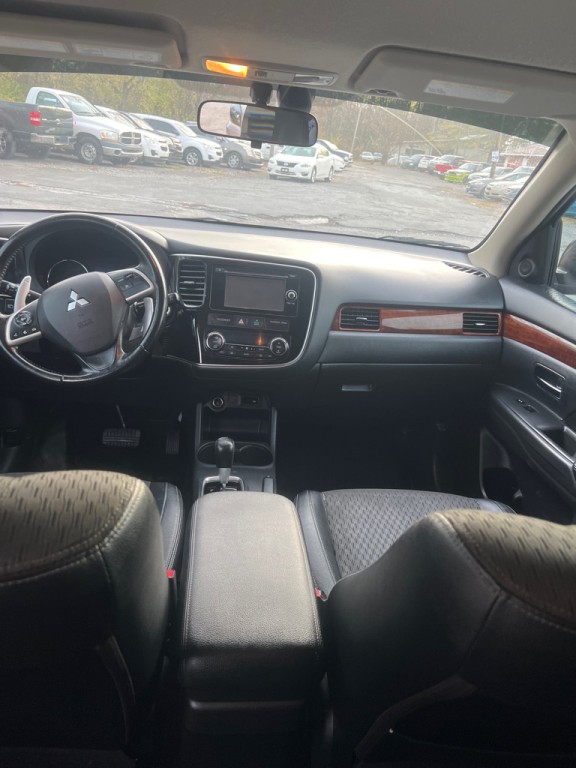 2015 Mitsubishi Outlander Image 10