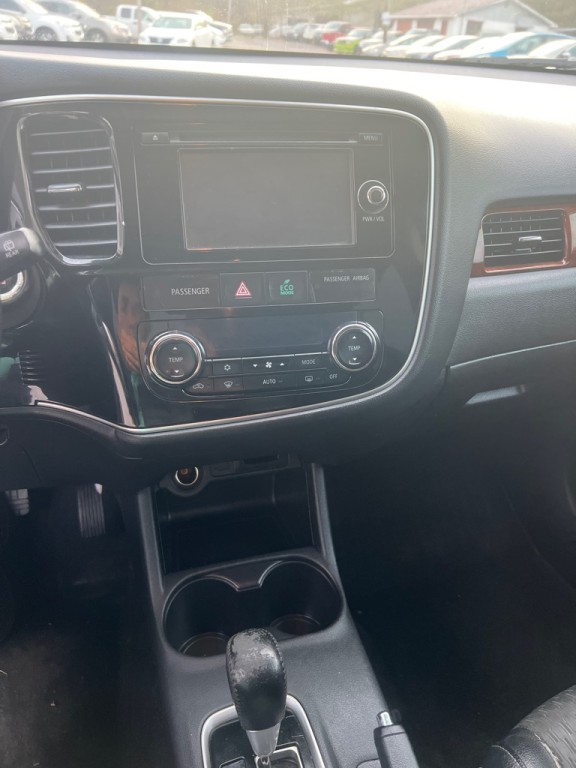 2015 Mitsubishi Outlander Image 12