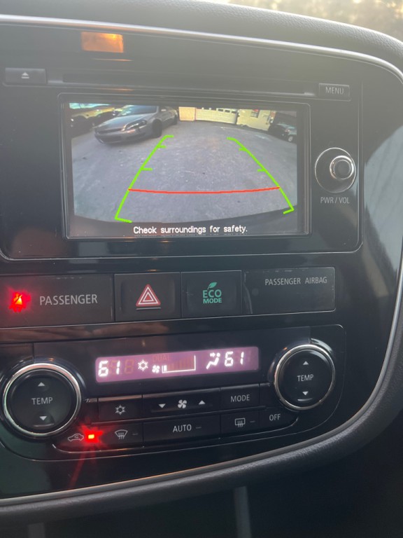 2015 Mitsubishi Outlander Image 16