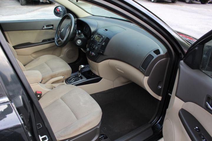 2010 Hyundai Elantra Image 8