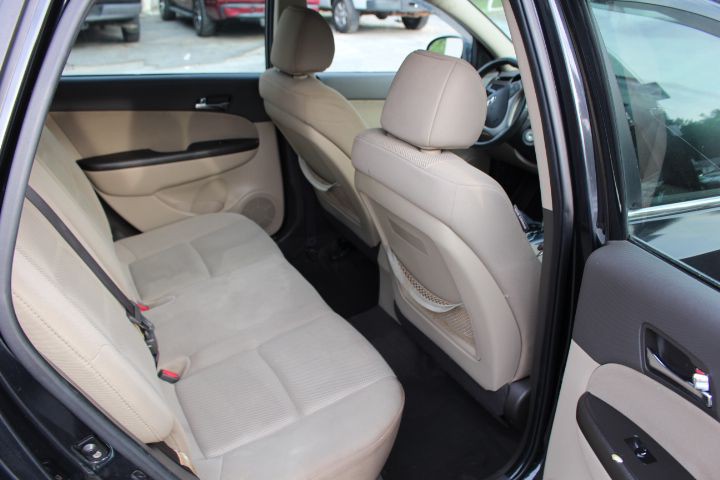 2010 Hyundai Elantra Image 9