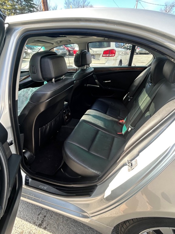 2010 BMW 5 Series Image 7