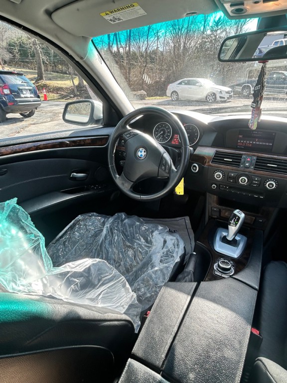 2010 BMW 5 Series Image 9