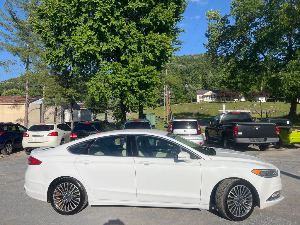 2017 Ford Fusion Image 2