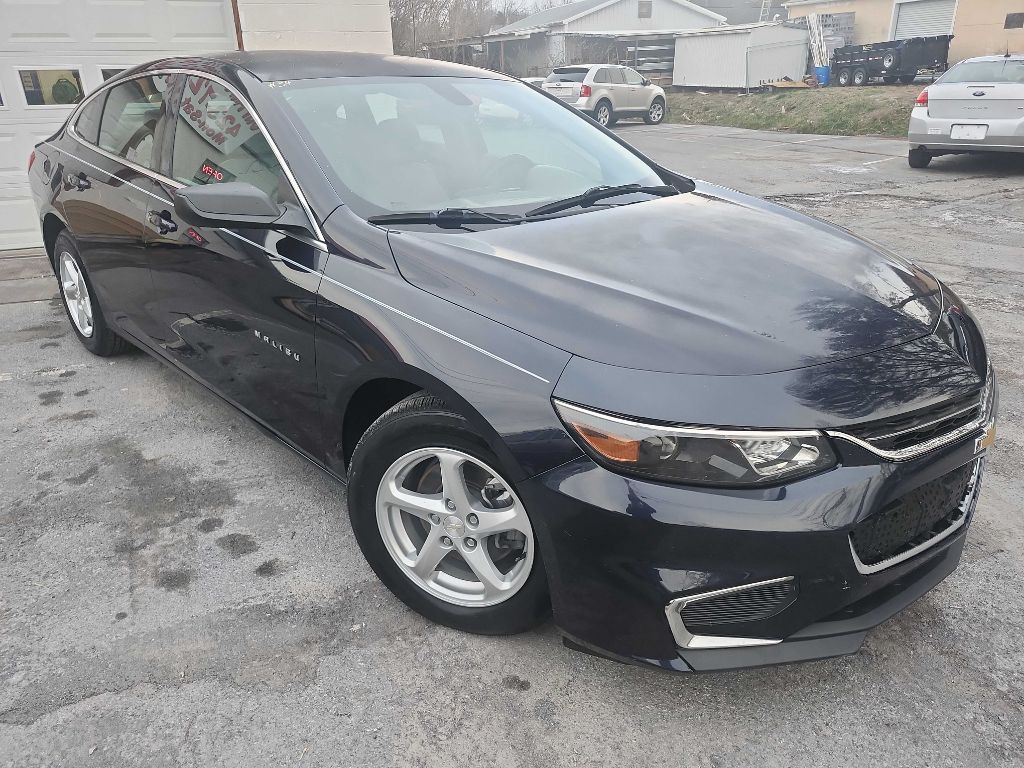 2017 Chevrolet Malibu Image 2