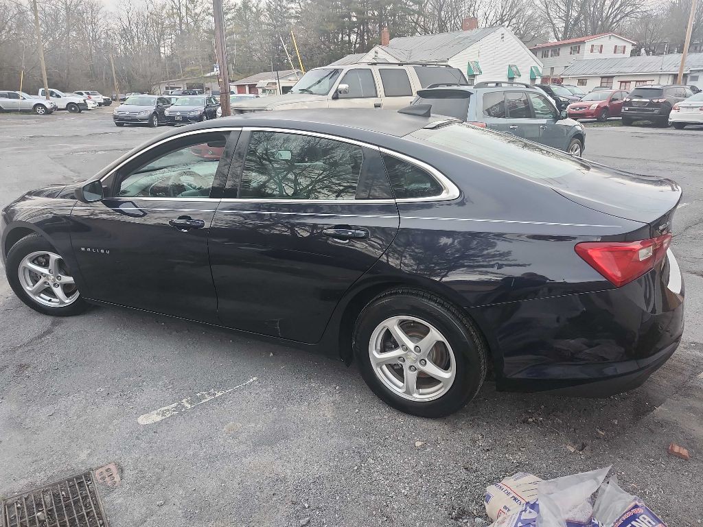 2017 Chevrolet Malibu Image 8
