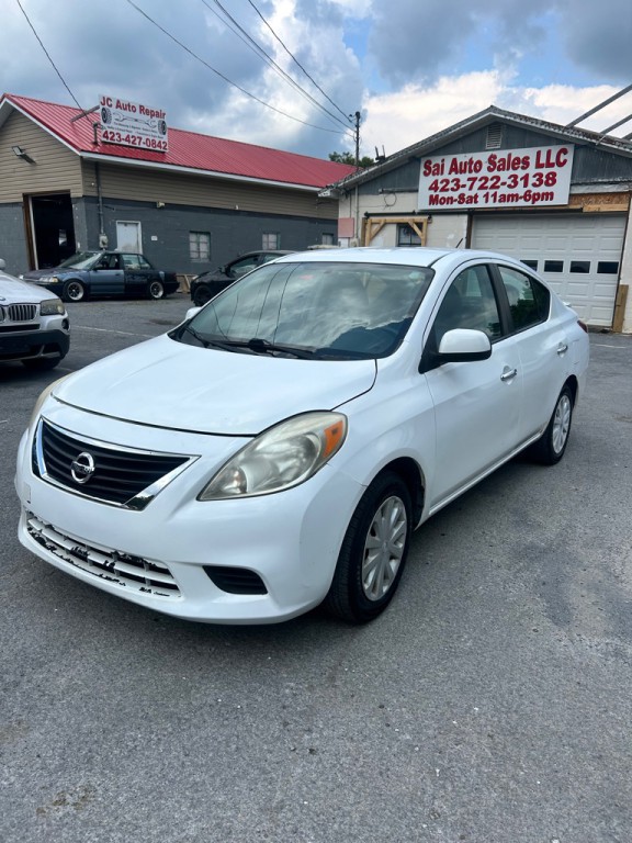 2013 Nissan Versa Image 1