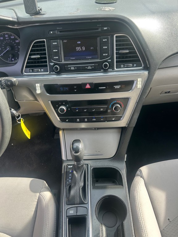 2015 Hyundai Sonata Image 9