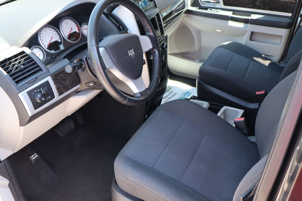 2010 Dodge Grand Caravan Image 7