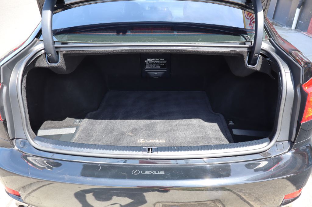 2009 Lexus IS Image 11
