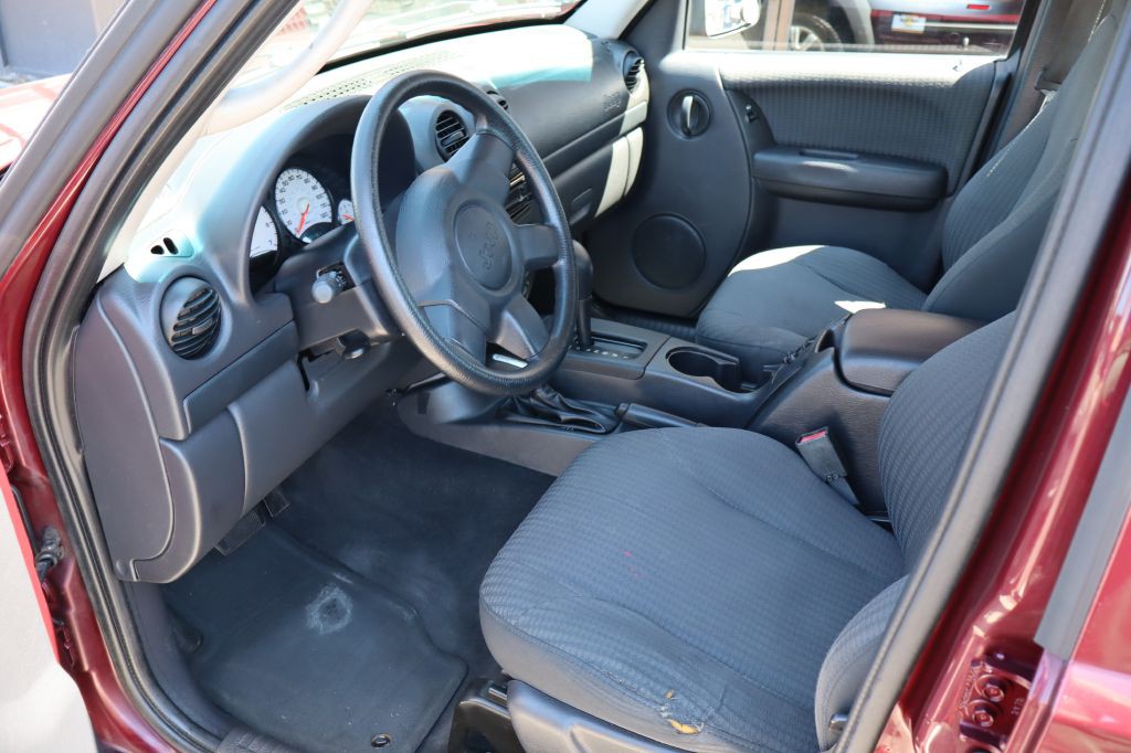 2002 Jeep Liberty Image 9