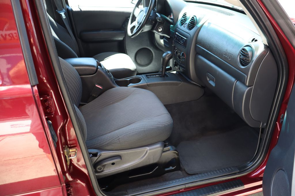 2002 Jeep Liberty Image 13