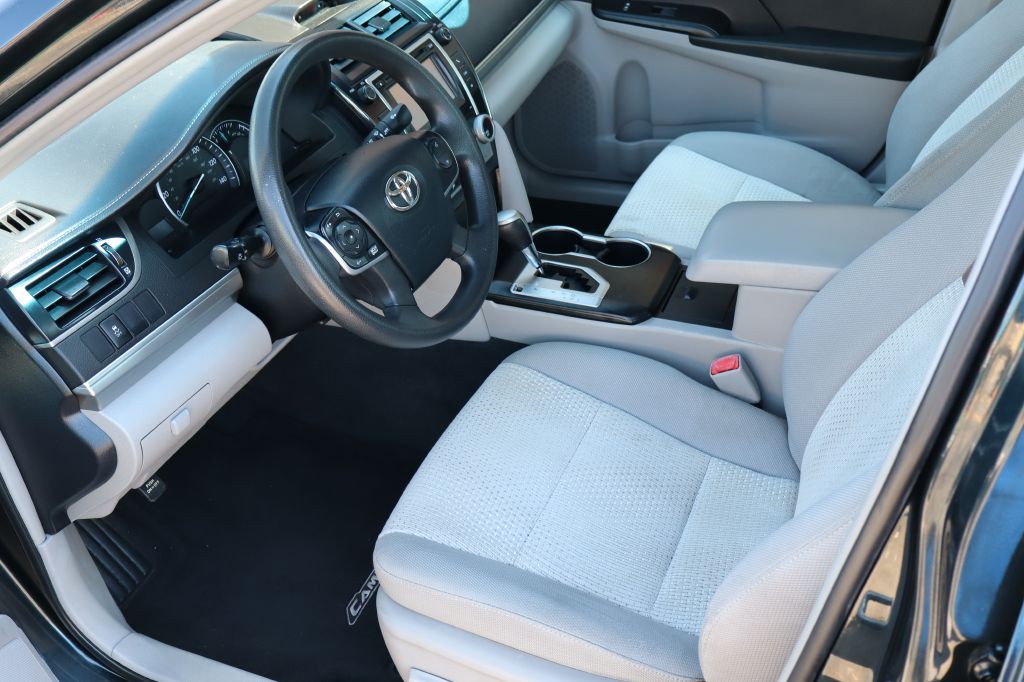 2012 Toyota Camry Image 9