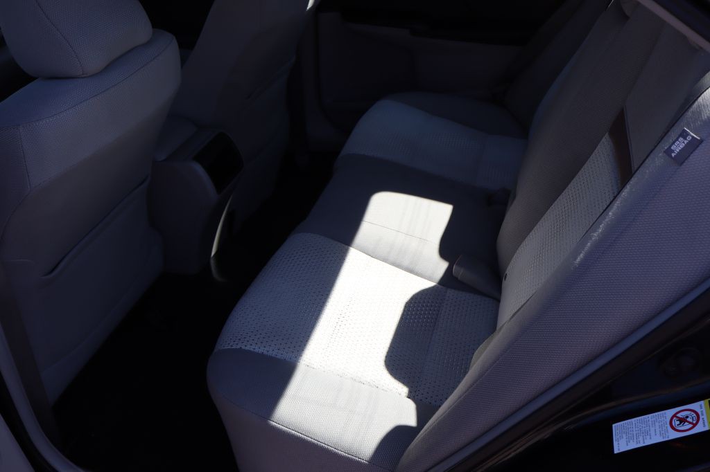 2012 Toyota Camry Image 10