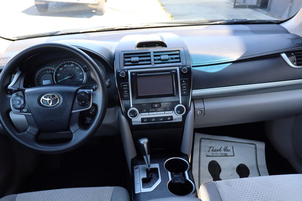 2012 Toyota Camry Image 11