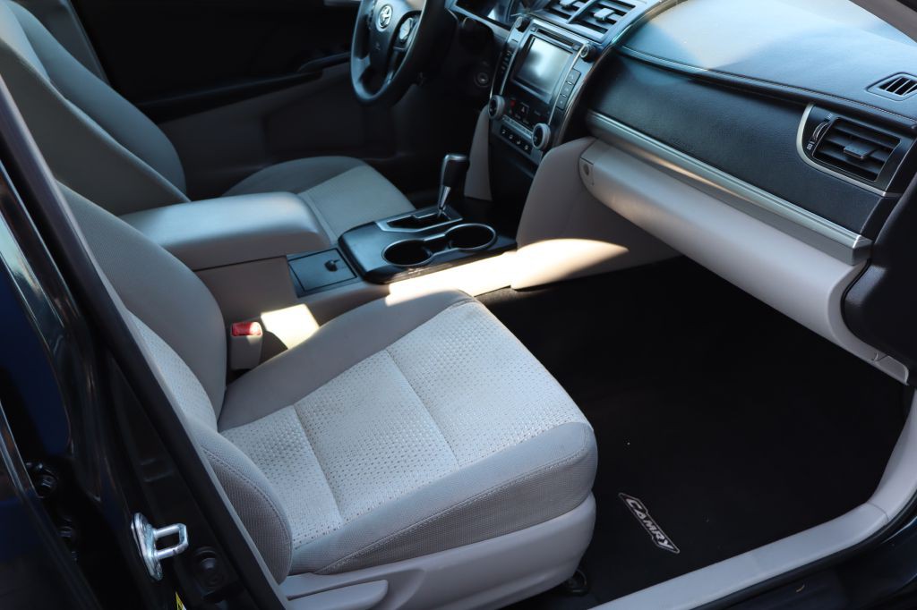 2012 Toyota Camry Image 13
