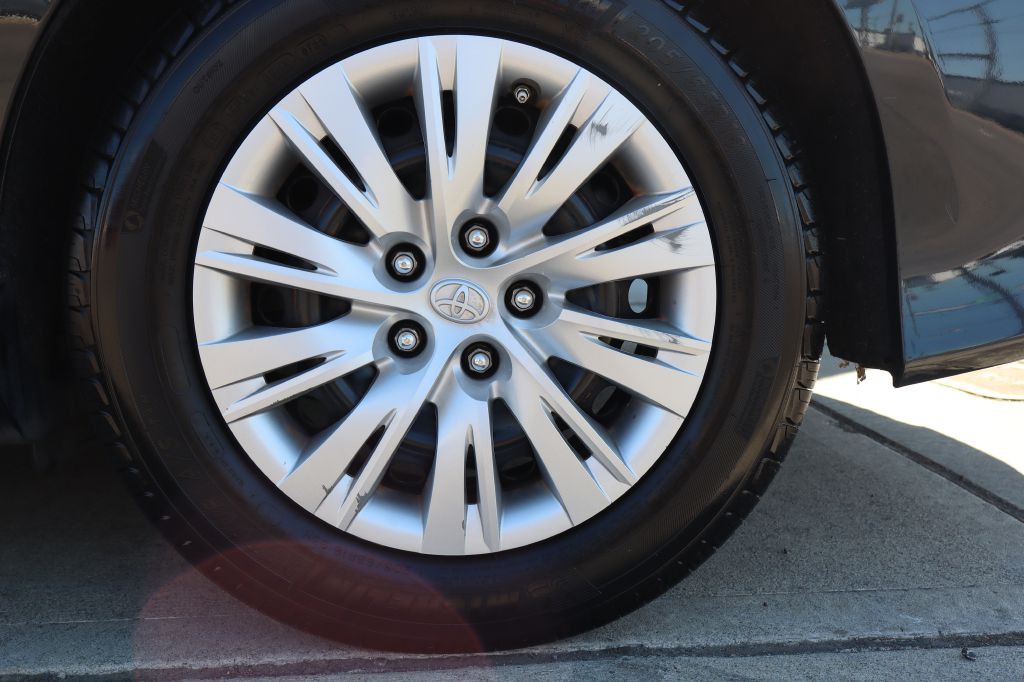 2012 Toyota Camry Image 14