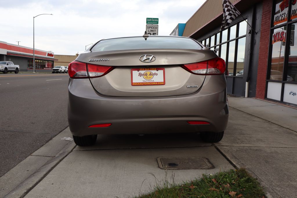 2013 Hyundai Elantra Image 7