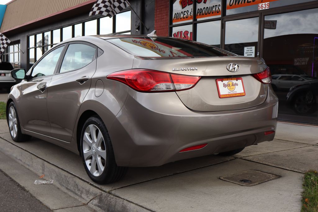 2013 Hyundai Elantra Image 8